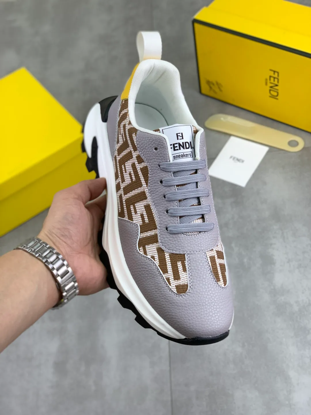 ​Men's shoes 💰P440 💰【New】Little monster 🆘 New FENDI 🕶️🕶️Simple routing effect, showing an elegant and cool driving shoe 🎬Using imported calfskin + first-layer pigskin lining🐂Excellent material🎬Detailed workmanship 🤗Comfortable foot feel➰➰. ​Pair it with any outfit to show your taste and temperament, low-key luxury ♻️Design ​simple and elegant ​noble and fashionable 🍃​Very loved and favored by trendy men 💓❤️Size: 38-44 (45 customized) 3️⃣ colors available